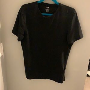 Black H&M tee